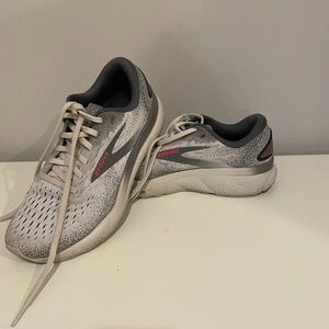 Brooks women’s shoes Ghost
